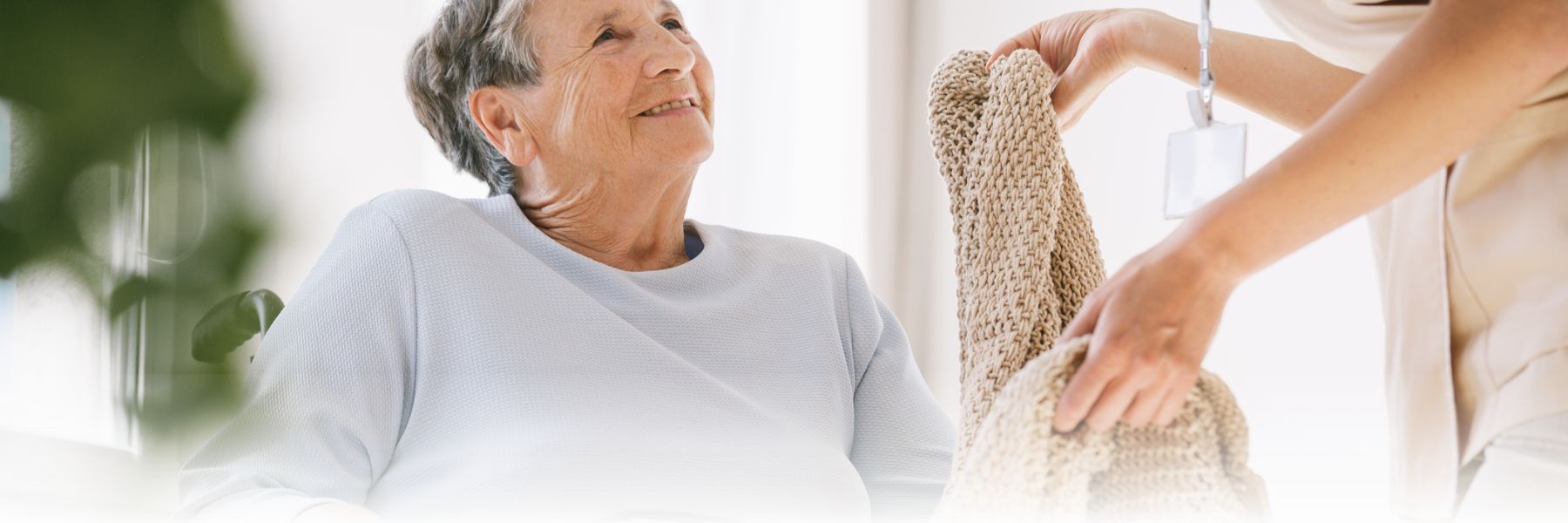 Christmas gift for older adults: knit blankets for warmth